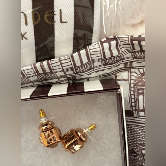 Henri Bendel Gold-Tone Earrings with box, dust bag, paper - Picture 8 of 9